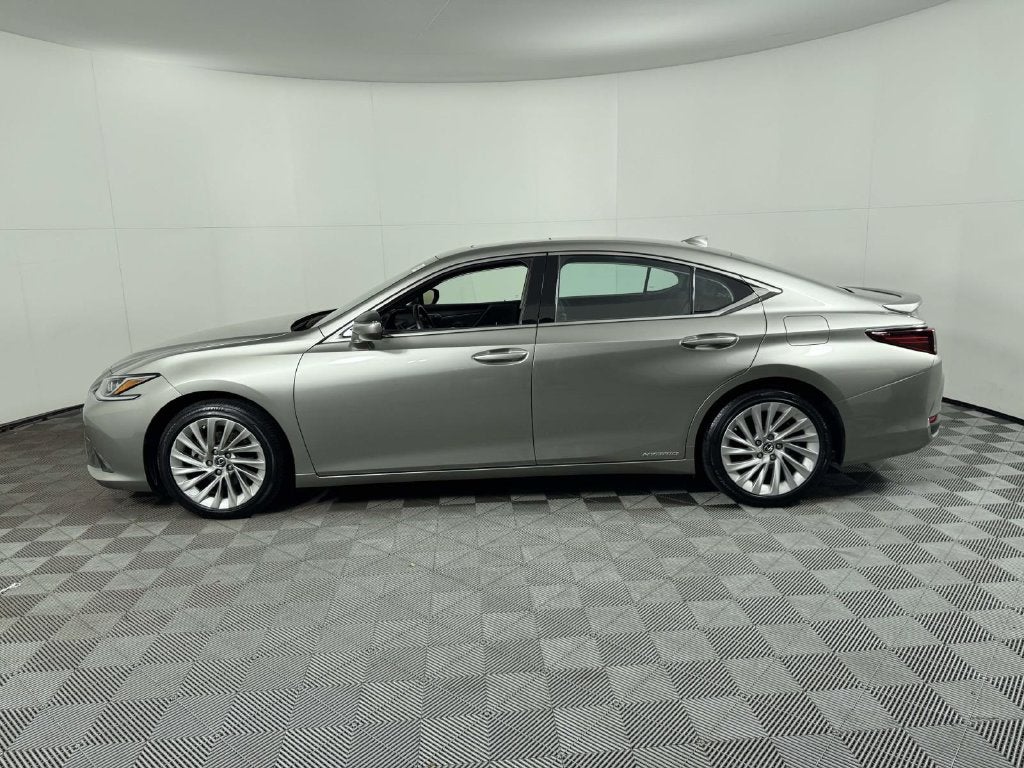 2021 Lexus ES 300h Luxury