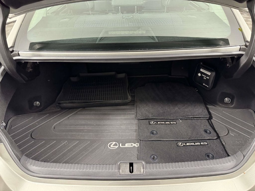 2021 Lexus ES 300h Luxury