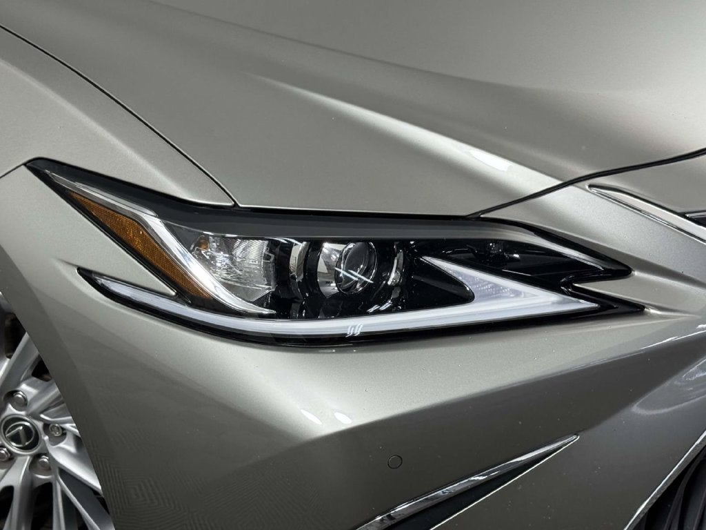 2021 Lexus ES 300h Luxury
