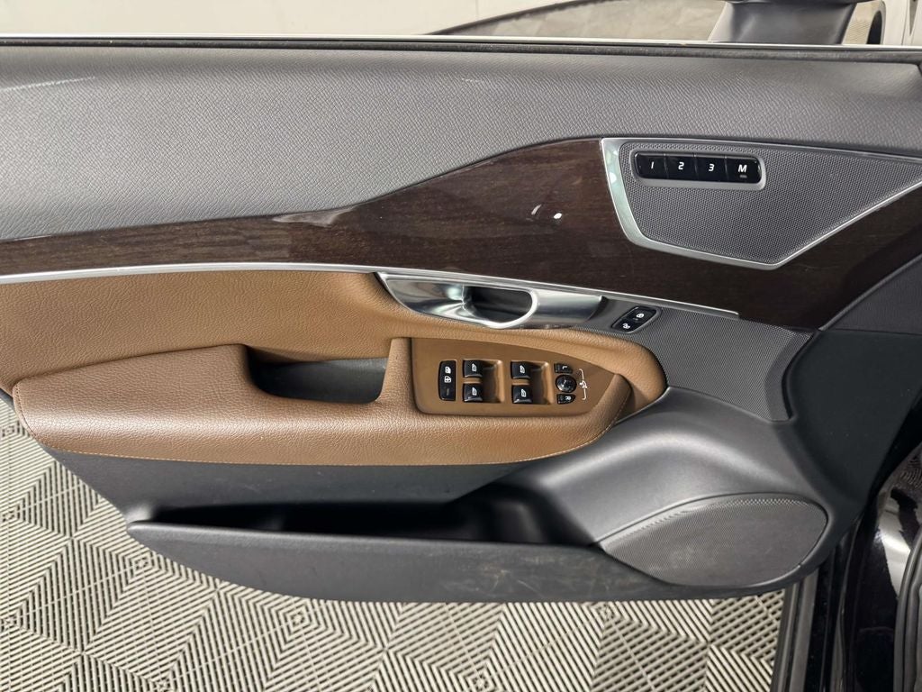2019 Volvo XC90 T6 Momentum