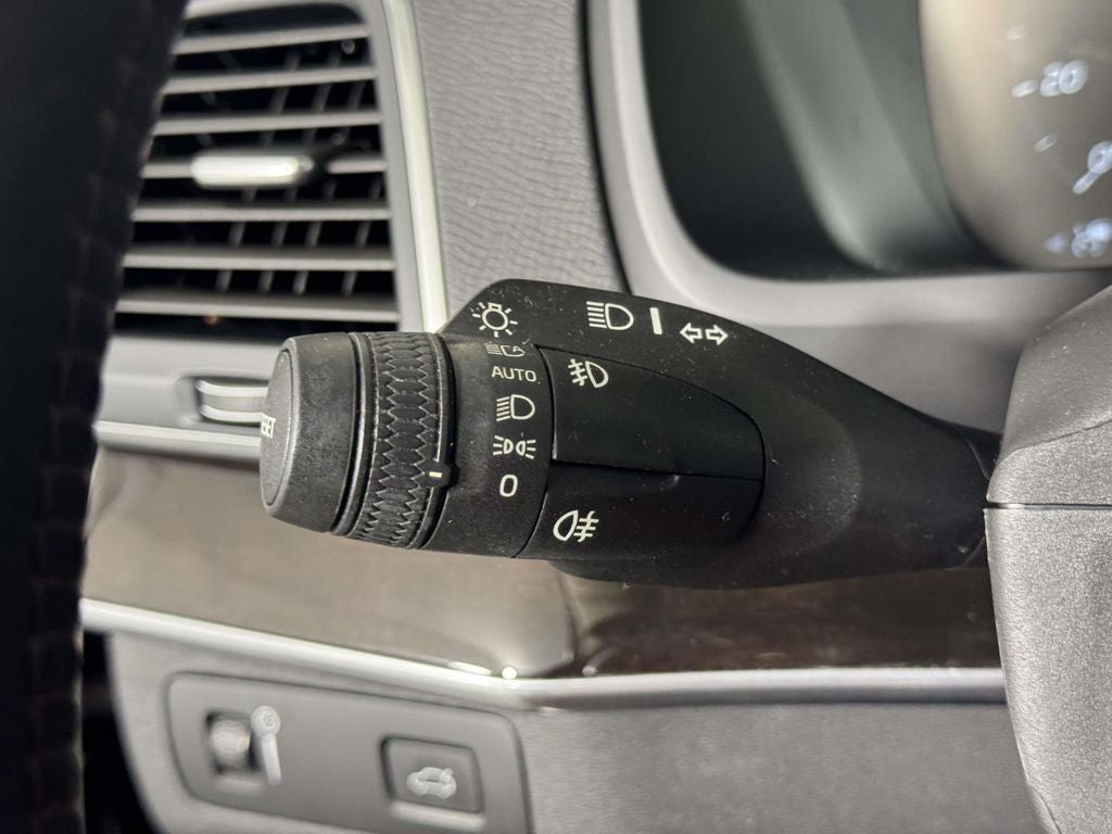 2019 Volvo XC90 T6 Momentum
