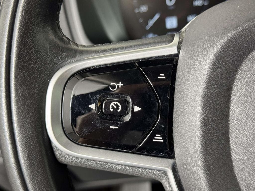 2019 Volvo XC90 T6 Momentum