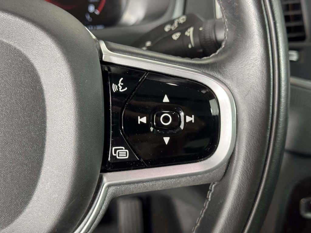 2019 Volvo XC90 T6 Momentum