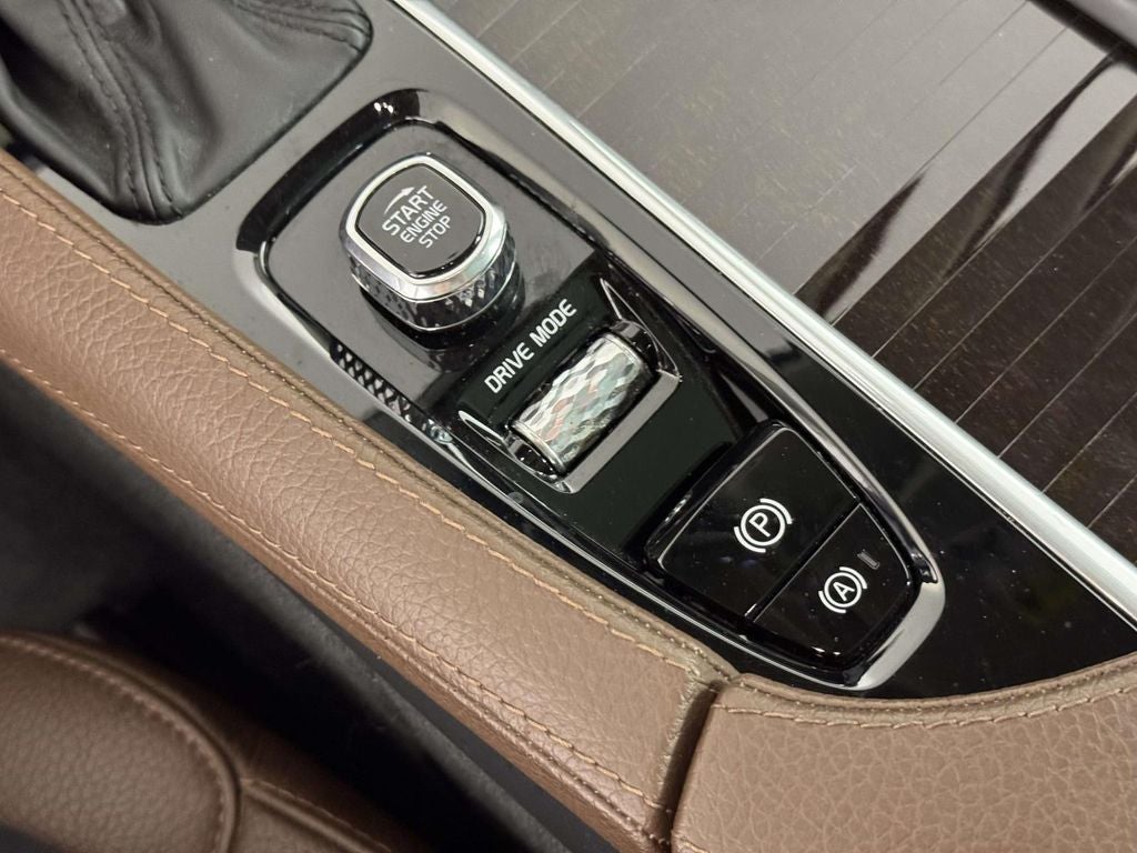 2019 Volvo XC90 T6 Momentum