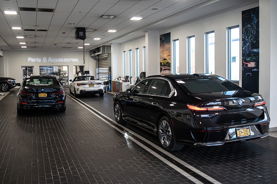 Online vehicle shopping on laptop